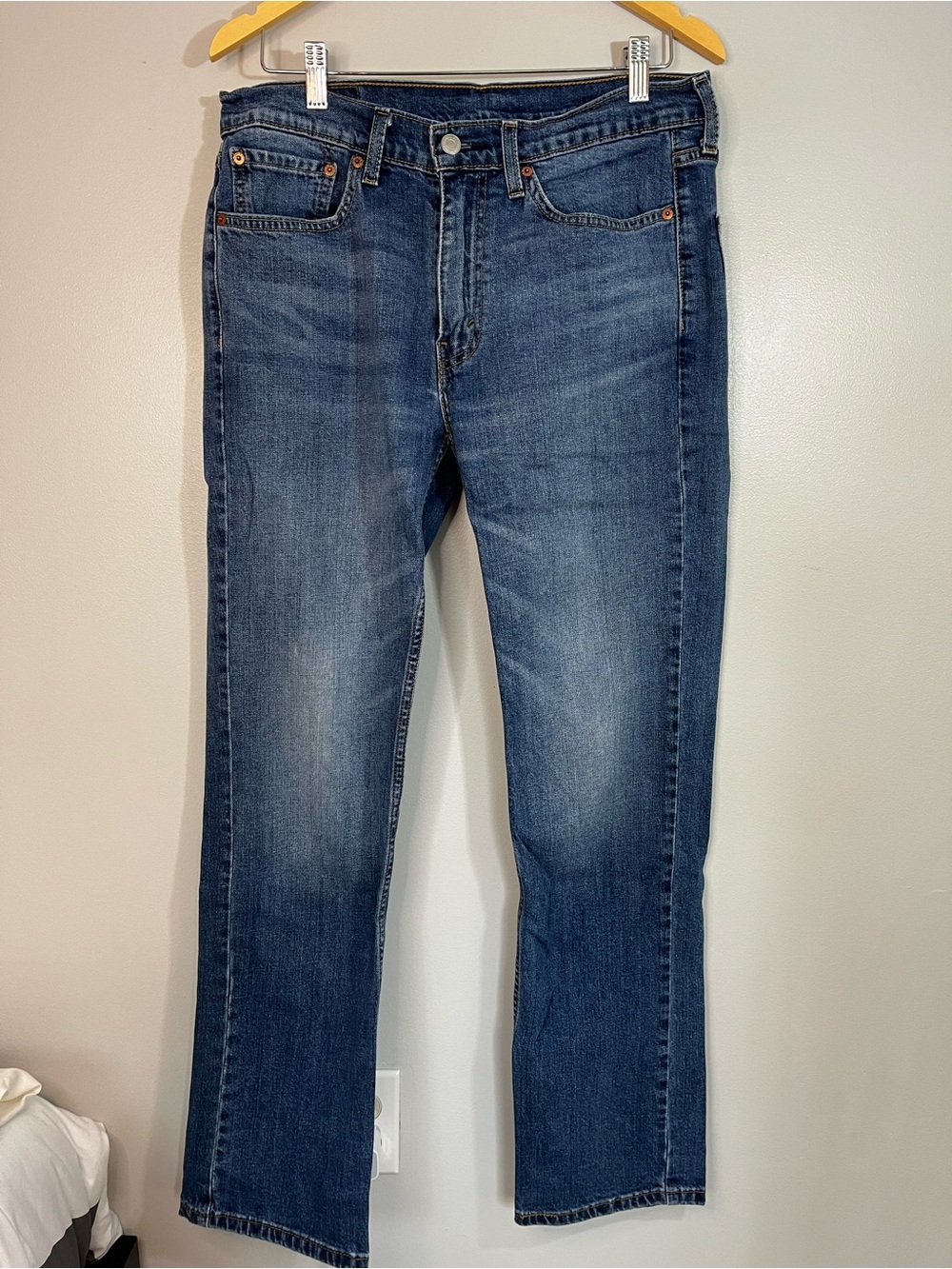 Levi’s Men’s 514 Classic Straight-Leg Jeans Medium Wash 32 x 32